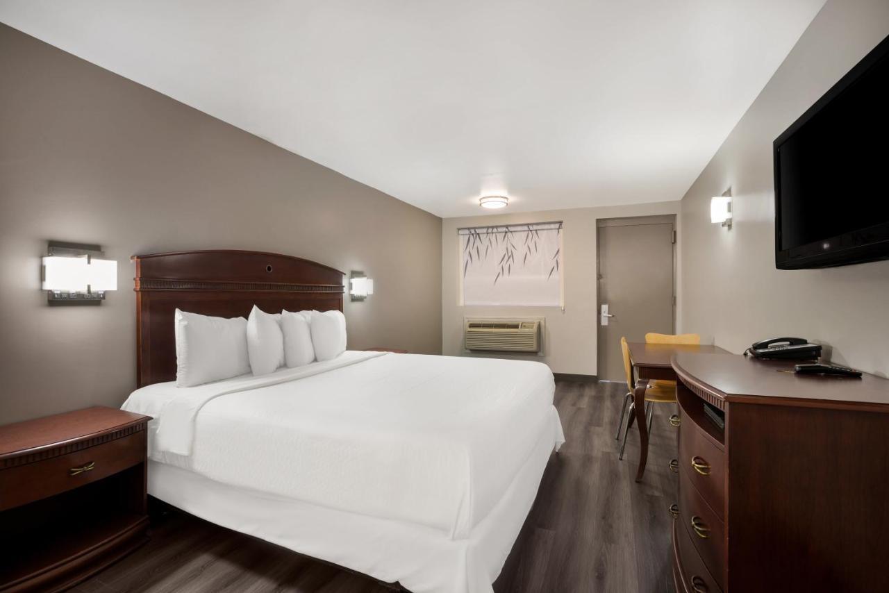 Red Carpet Inn Едисън Екстериор снимка