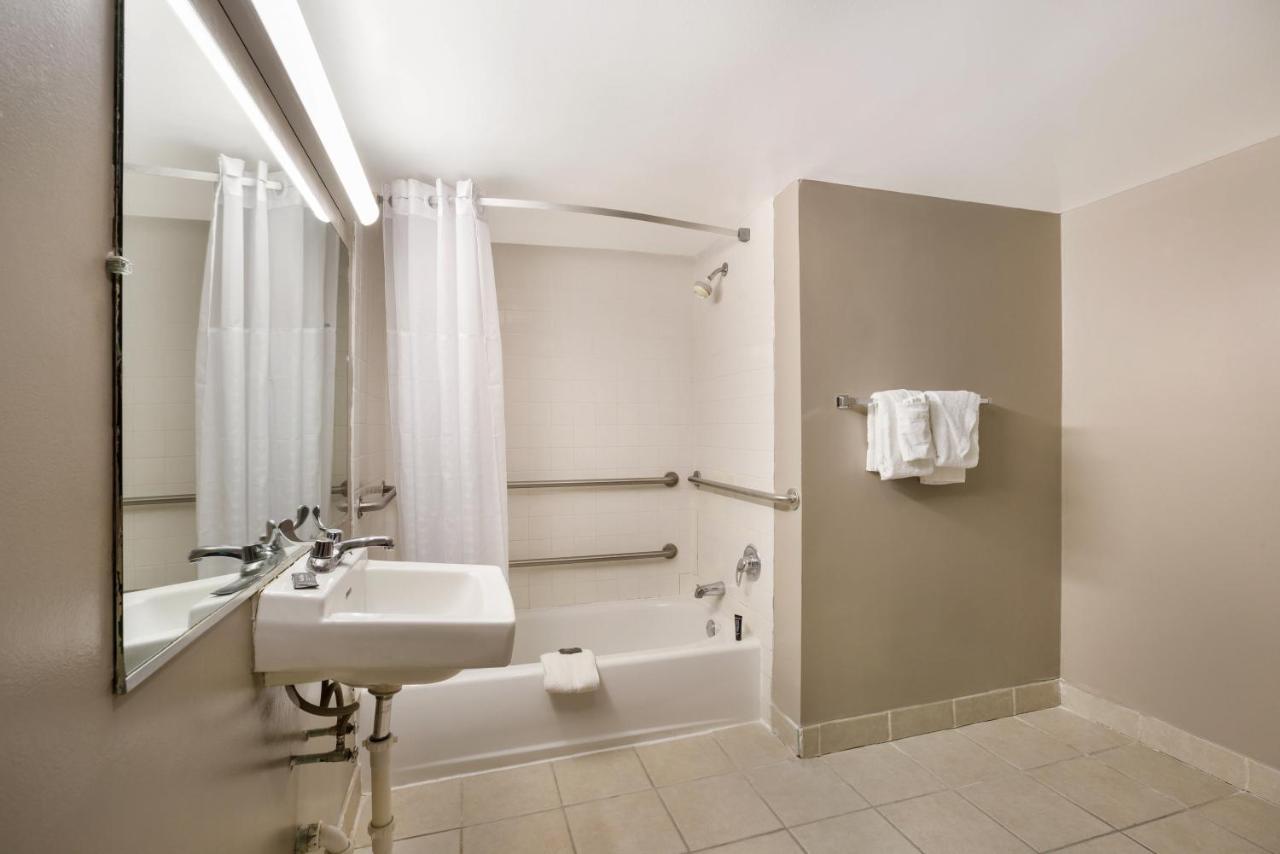Red Carpet Inn Едисън Екстериор снимка